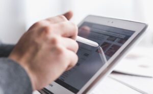 Memegang Pulpen Agar Tulisan Terlihat Bagus